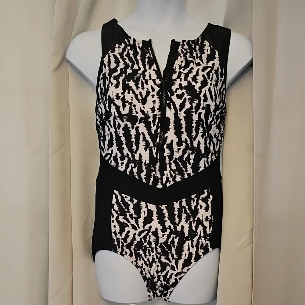 18W 1 Pc Swimsuit - Picture 2 of 4